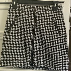 Brand New Hollister Ultra High Rise Black and White Skirt with Slanted Zippers